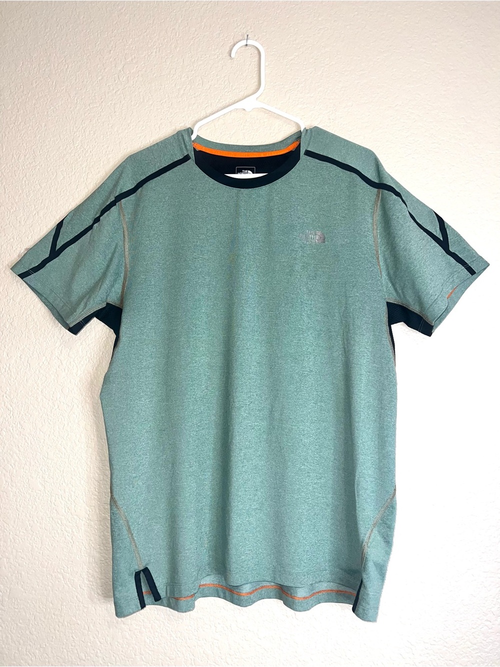 The North Face Men's Sage Green Flash Dry Performance Training Shirt Sz L